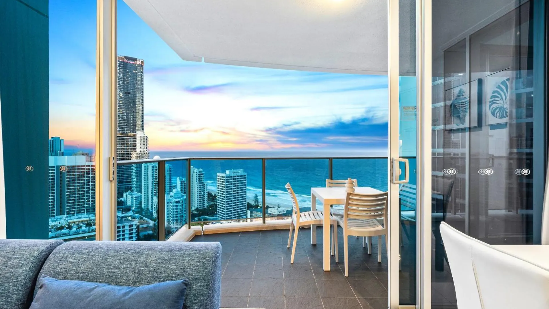 H Residences - Ocean View - Self Contained & Privately Managed Apartment - Wow Stay Gold Coast Lejlighedshotel