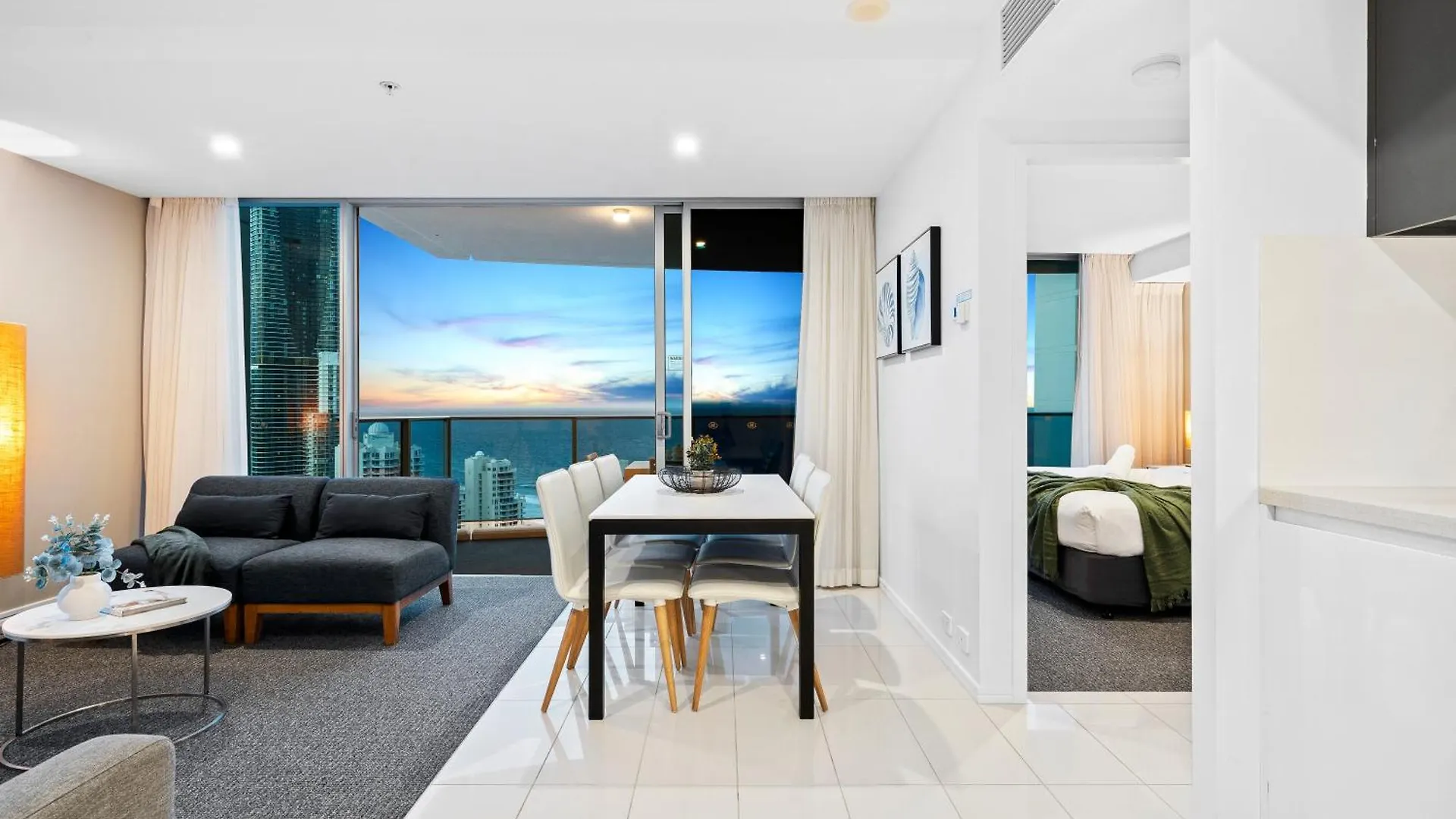 H Residences - Ocean View - Self Contained & Privately Managed Apartment - Wow Stay Gold Coast Lejlighedshotel